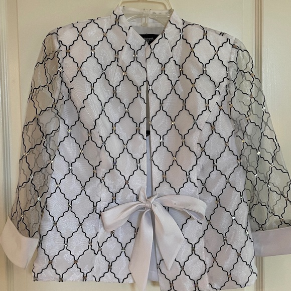 R&M Richards Tops - White/black dressy blouse w/cami